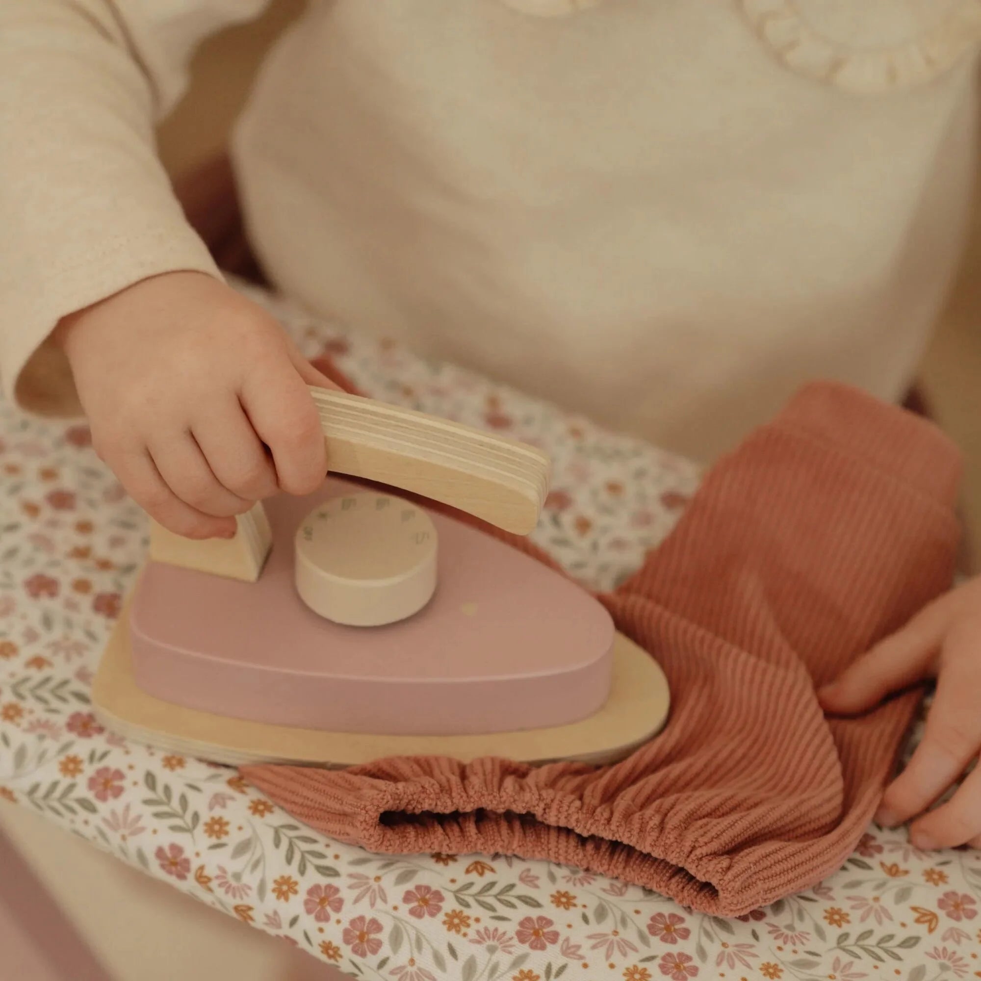 Littlel Ducht_Asse Da Stiro In Legno Con Ferro Da Stiro