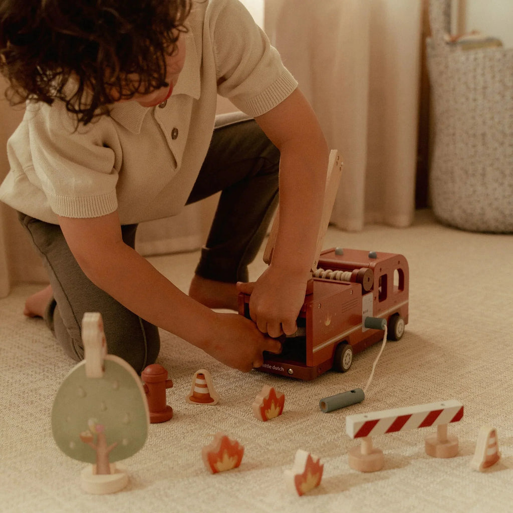 Little Dutch - Camion Dei Pompieri Grande  Con Personaggio