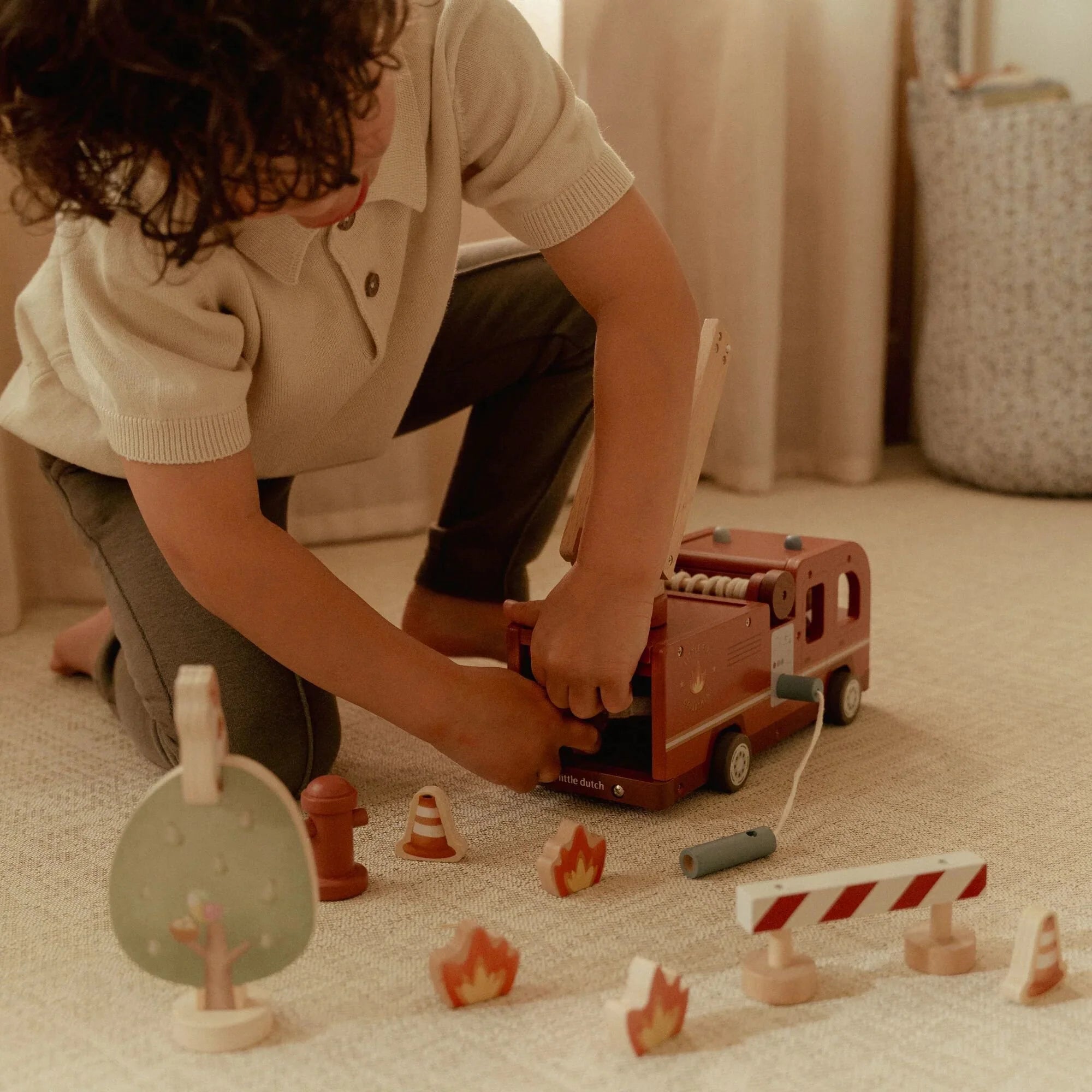 Little Dutch - Camion Dei Pompieri Grande  Con Personaggio