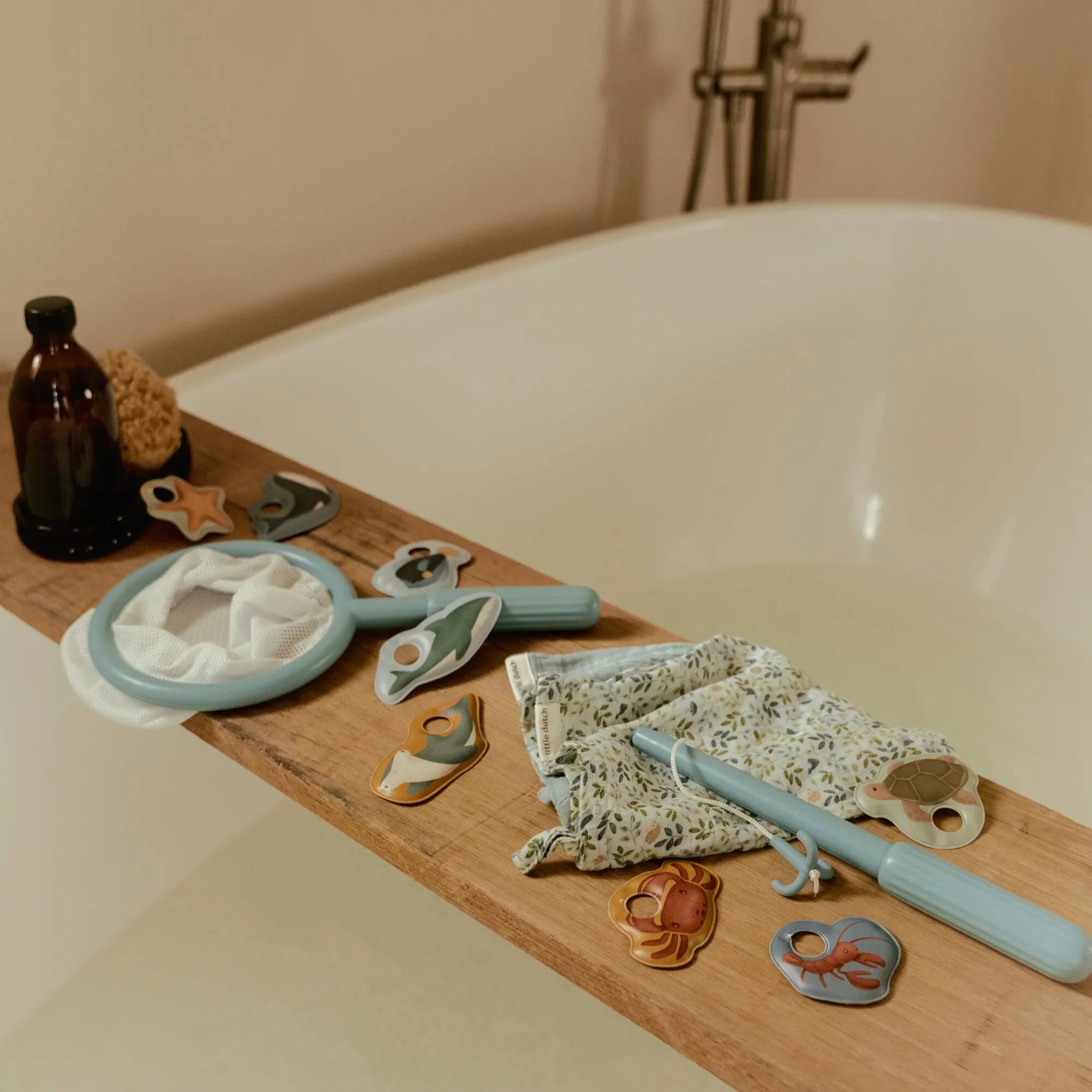 Little Dutch - Il Gioco della Pesca Da Bagnetto -Blu