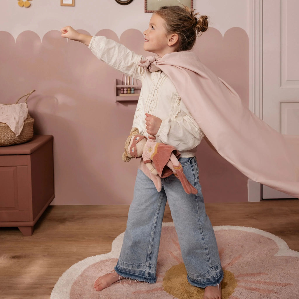 Little Dutch - Bambola da coccolare supereroina Rosa - 35 cm