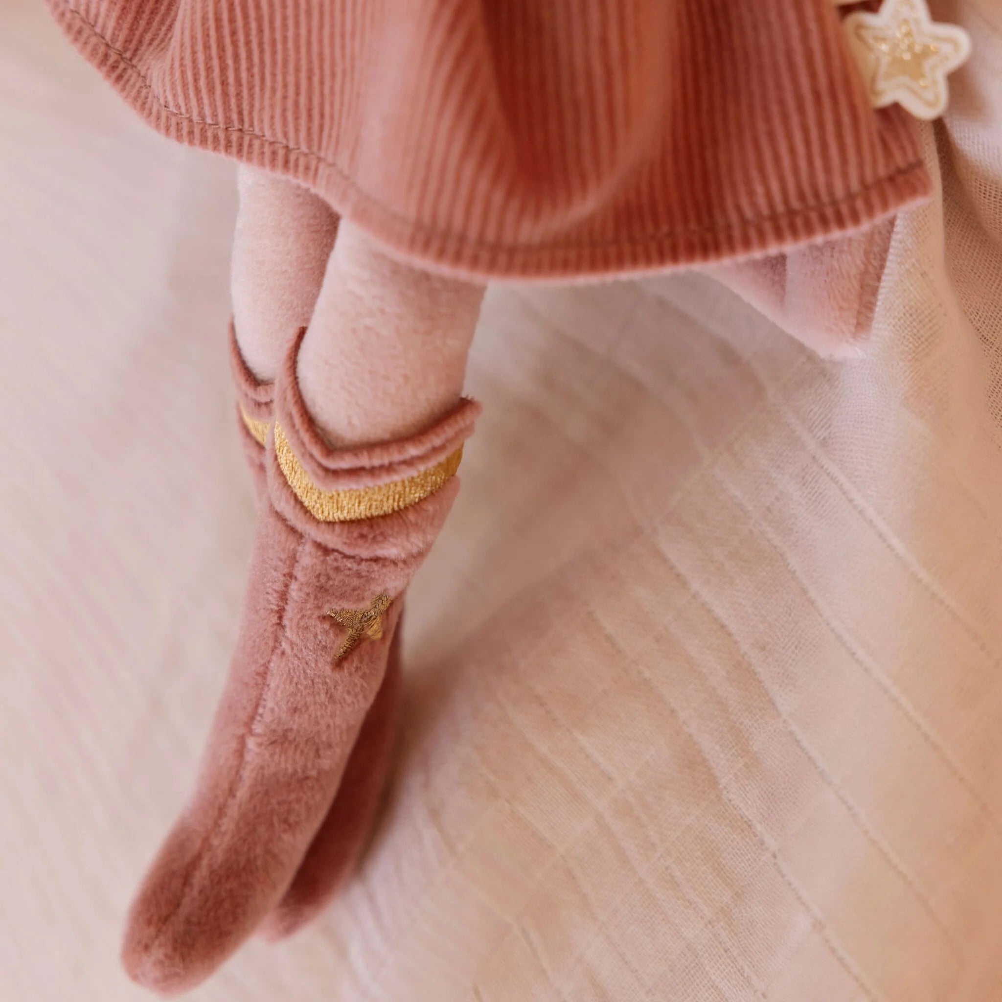 Little Dutch - Bambola da coccolare supereroina Rosa - 35 cm