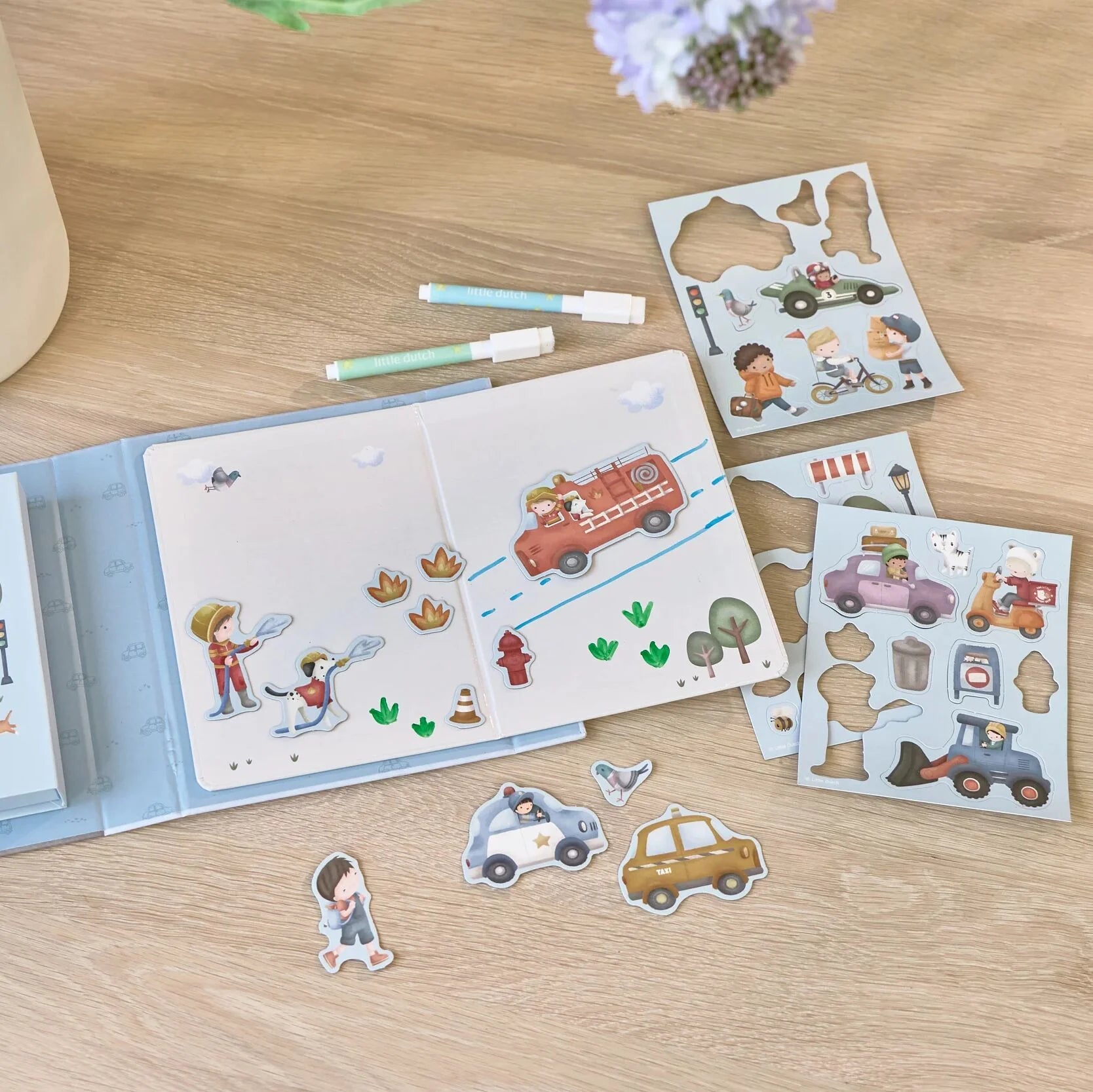 Little Dutch-Libro Magnetico Veicoli