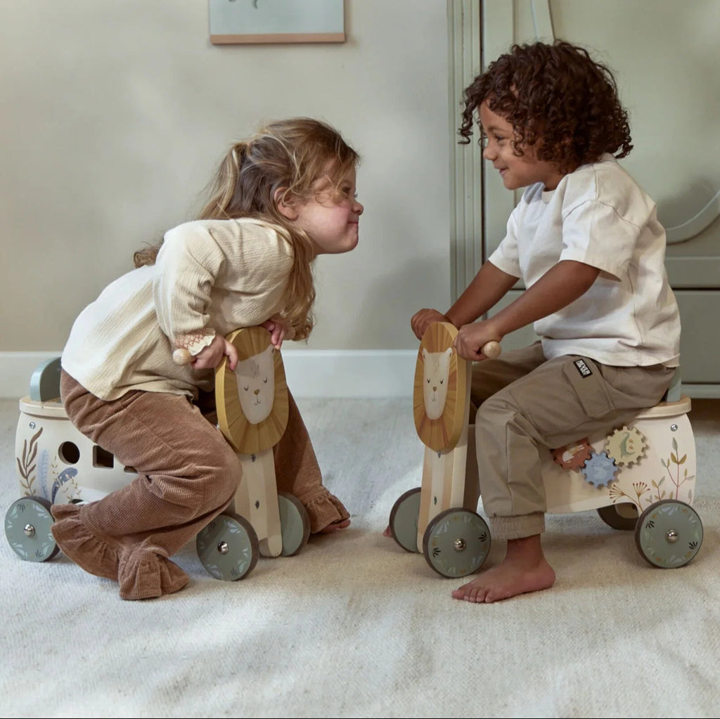 Little Dutch -Leone cavalcabile  - Savana Friends