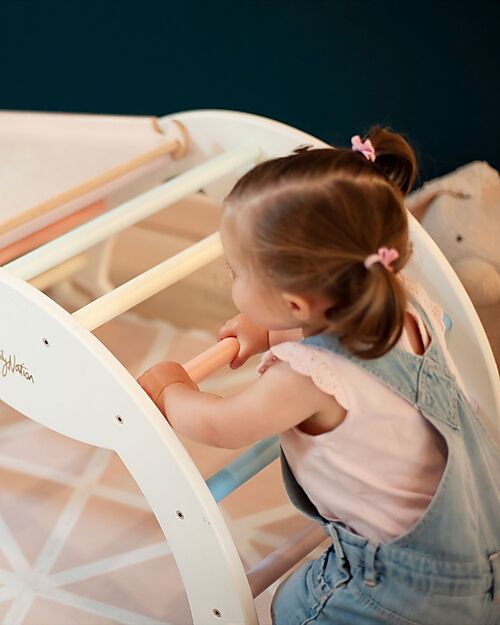 Family Nation - Arco Montessori Rainbow - Sunny Beach